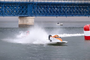 Portimao, Portekiz: 20 Mayıs, 2018: hızlı powerboat Portimao, Portekiz bir nehir üzerinde yarış.