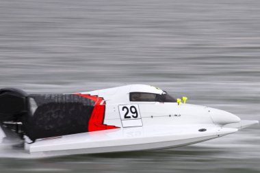 Portimao, Portekiz: 20 Mayıs, 2018: hızlı powerboat Portimao, Portekiz bir nehir üzerinde yarış.