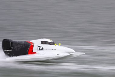 Portimao, Portekiz: 20 Mayıs, 2018: hızlı powerboat Portimao, Portekiz bir nehir üzerinde yarış.
