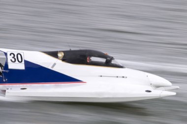 Portimao, Portekiz: 20 Mayıs, 2018: hızlı powerboat Portimao, Portekiz bir nehir üzerinde yarış.