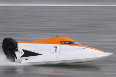Portimao, Portekiz: 20 Mayıs, 2018: hızlı powerboat Portimao, Portekiz bir nehir üzerinde yarış.