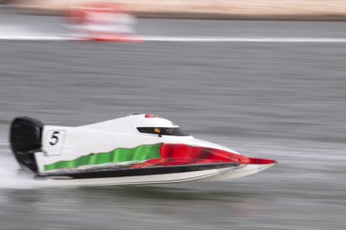 Portimao, Portekiz: 20 Mayıs, 2018: hızlı powerboat Portimao, Portekiz bir nehir üzerinde yarış.