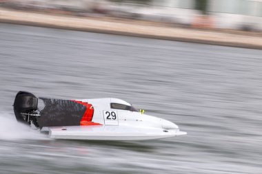 Portimao, Portekiz: 20 Mayıs, 2018: hızlı powerboat Portimao, Portekiz bir nehir üzerinde yarış.