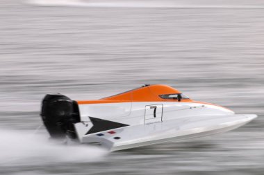 Portimao, Portekiz: 20 Mayıs, 2018: hızlı powerboat Portimao, Portekiz bir nehir üzerinde yarış.