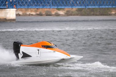 Portimao, Portekiz: 20 Mayıs, 2018: hızlı powerboat Portimao, Portekiz bir nehir üzerinde yarış.