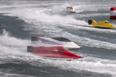 Portimao, Portekiz: 20 Mayıs, 2018: hızlı powerboat Portimao, Portekiz bir nehir üzerinde yarış.