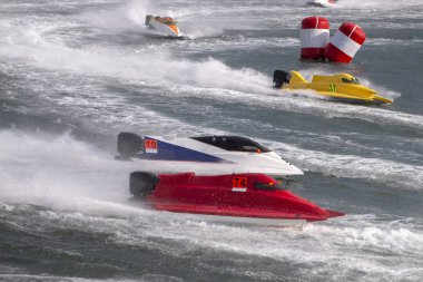 Portimao, Portekiz: 20 Mayıs, 2018: hızlı powerboat Portimao, Portekiz bir nehir üzerinde yarış.