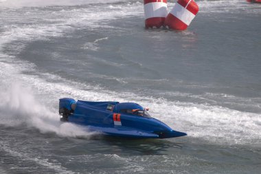 Portimao, Portekiz: 20 Mayıs, 2018: hızlı powerboat Portimao, Portekiz bir nehir üzerinde yarış.