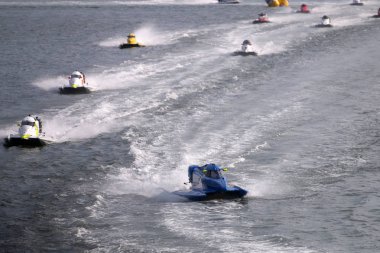 Portimao, Portekiz: 20 Mayıs, 2018: hızlı powerboat Portimao, Portekiz bir nehir üzerinde yarış.