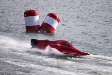 Portimao, Portekiz: 20 Mayıs, 2018: hızlı powerboat Portimao, Portekiz bir nehir üzerinde yarış.