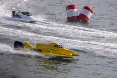 Portimao, Portekiz: 20 Mayıs, 2018: hızlı powerboat Portimao, Portekiz bir nehir üzerinde yarış.