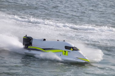 Portimao, Portekiz: 20 Mayıs, 2018: hızlı powerboat Portimao, Portekiz bir nehir üzerinde yarış.