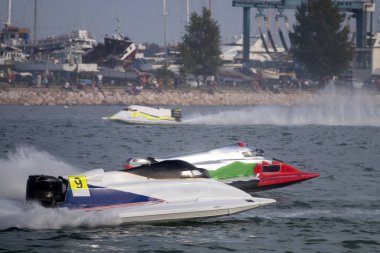 Portimao, Portekiz: 20 Mayıs, 2018: hızlı powerboat Portimao, Portekiz bir nehir üzerinde yarış.