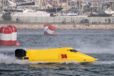 Portimao, Portekiz: 20 Mayıs, 2018: hızlı powerboat Portimao, Portekiz bir nehir üzerinde yarış.