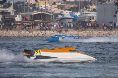Portimao, Portekiz: 20 Mayıs, 2018: hızlı powerboat Portimao, Portekiz bir nehir üzerinde yarış.