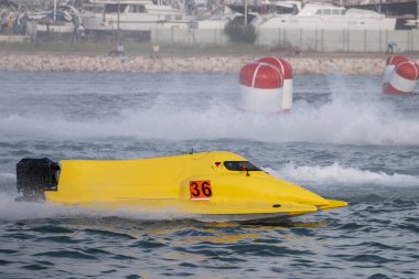 Portimao, Portekiz: 20 Mayıs, 2018: hızlı powerboat Portimao, Portekiz bir nehir üzerinde yarış.