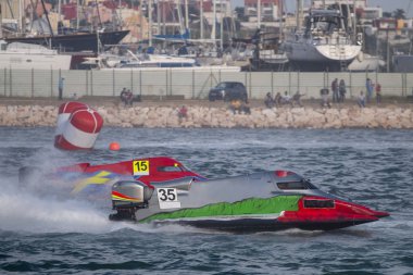 Portimao, Portekiz: 20 Mayıs, 2018: hızlı powerboat Portimao, Portekiz bir nehir üzerinde yarış.