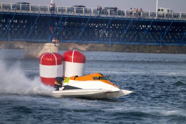 Portimao, Portekiz: 20 Mayıs, 2018: hızlı powerboat Portimao, Portekiz bir nehir üzerinde yarış.