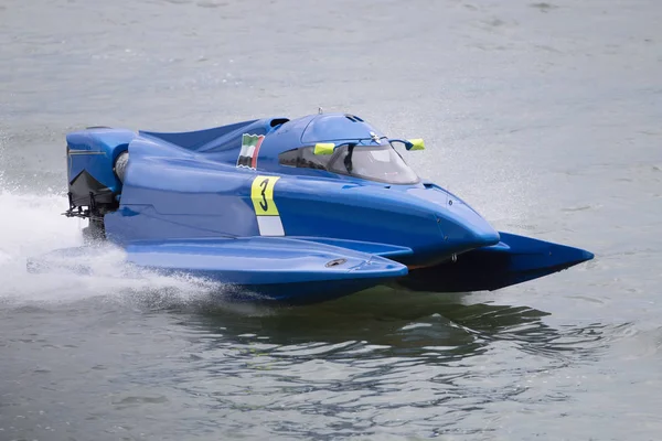 Portimao, Portekiz: 20 Mayıs, 2018: hızlı powerboat Portimao, Portekiz bir nehir üzerinde yarış.