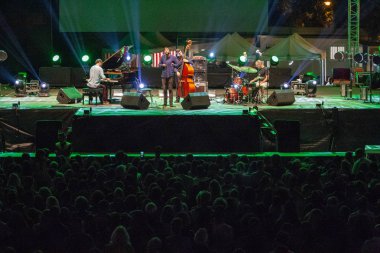 Faro, Portekiz: 30 Ağustos, 2018 - Salvador Sobral sanatçı, Festival F üzerinde gerçekleştirir.