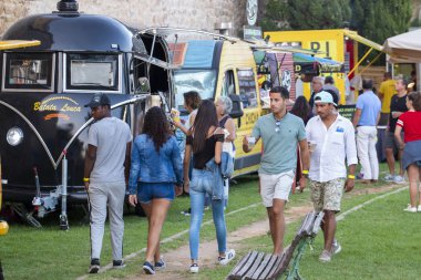 Faro, Portekiz: 30 Ağustos, 2018 - gıda alan Festival F, Faro, Portekiz şehir büyük bir festival satıcılar çeşitliliği ile.