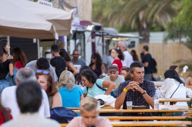 Faro, Portekiz: 30 Ağustos, 2018 - gıda alan Festival F, Faro, Portekiz şehir büyük bir festival satıcılar çeşitliliği ile.