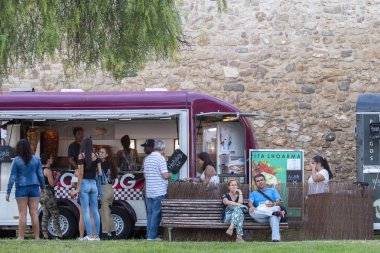 Faro, Portekiz: 30 Ağustos, 2018 - gıda alan Festival F, Faro, Portekiz şehir büyük bir festival satıcılar çeşitliliği ile.