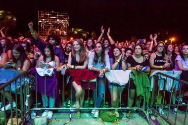 Faro, Portekiz: 30 Ağustos, 2018 - seyirci izle müzik sanatçısı Festivali f, Faro, Portekiz şehir büyük bir festival.