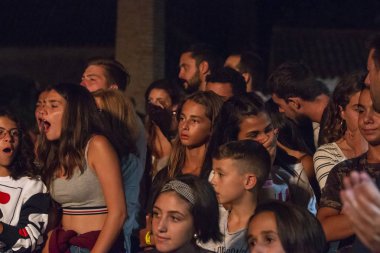 Faro, Portekiz: 30 Ağustos, 2018 - seyirci izle müzik sanatçısı Festivali f, Faro, Portekiz şehir büyük bir festival.