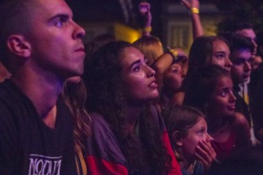 Faro, Portekiz: 30 Ağustos, 2018 - seyirci izle müzik sanatçısı Festivali f, Faro, Portekiz şehir büyük bir festival.