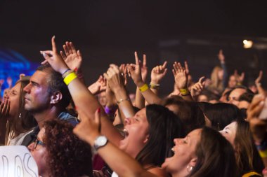Faro, Portekiz: 30 Ağustos, 2018 - seyirci izle müzik sanatçısı Festivali f, Faro, Portekiz şehir büyük bir festival.