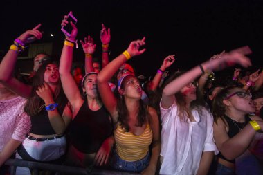 Faro, Portekiz: 30 Ağustos, 2018 - seyirci izle müzik sanatçısı Festivali f, Faro, Portekiz şehir büyük bir festival.