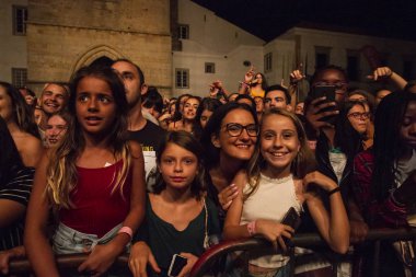 Faro, Portekiz: 30 Ağustos, 2018 - seyirci izle müzik sanatçısı Festivali f, Faro, Portekiz şehir büyük bir festival.