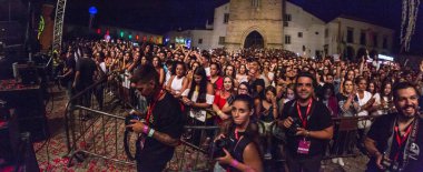 Faro, Portekiz: 30 Ağustos, 2018 - seyirci izle müzik sanatçısı Festivali f, Faro, Portekiz şehir büyük bir festival.