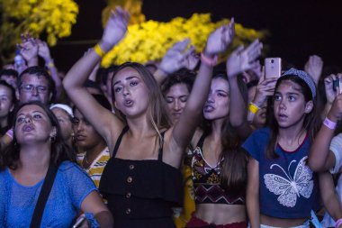 Faro, Portekiz: 30 Ağustos, 2018 - seyirci izle müzik sanatçısı Festivali f, Faro, Portekiz şehir büyük bir festival.