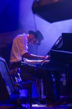 Faro, Portekiz: 31 Ağustos, 2018 - müzik grubu, Alexander Search, Festival F üzerinde gerçekleştirir