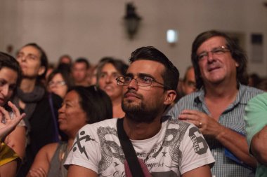 Faro, Portekiz: 30 Ağustos, 2018 - seyirci izle müzik sanatçısı Festivali f, Faro, Portekiz şehir büyük bir festival.