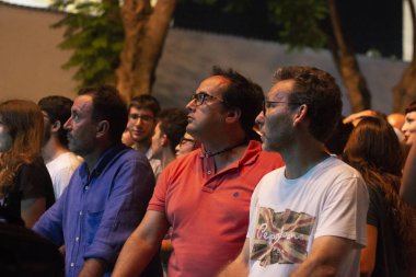 Faro, Portekiz: 30 Ağustos, 2018 - seyirci izle müzik sanatçısı Festivali f, Faro, Portekiz şehir büyük bir festival.