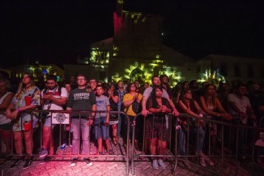 Faro, Portekiz: 30 Ağustos, 2018 - seyirci izle müzik sanatçısı Festivali f, Faro, Portekiz şehir büyük bir festival.