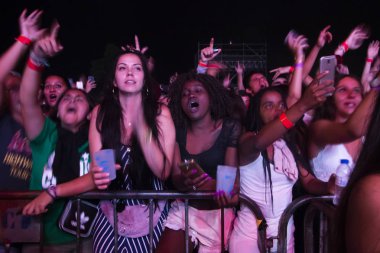 Faro, Portekiz: 1 Eylül, 2018 - seyirci izle müzik sanatçısı Festivali f, Faro, Portekiz şehir büyük bir festival.