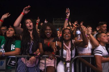 Faro, Portekiz: 1 Eylül, 2018 - seyirci izle müzik sanatçısı Festivali f, Faro, Portekiz şehir büyük bir festival.