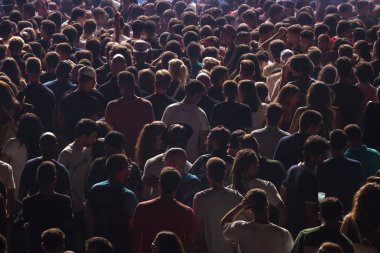 Faro, Portekiz: 1 Eylül, 2018 - seyirci izle müzik sanatçısı Festivali f, Faro, Portekiz şehir büyük bir festival.