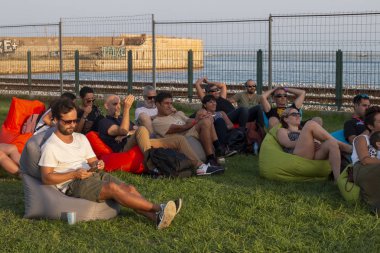 Faro, Portekiz: 31 Ağustos, 2018 - seyirci Kukla Festivali F, Faro, Portekiz şehir büyük bir festival göstermek saatler.