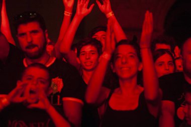 Faro, Portekiz: 30 Ağustos, 2018 - seyirci izle müzik sanatçısı Festivali f, Faro, Portekiz şehir büyük bir festival.
