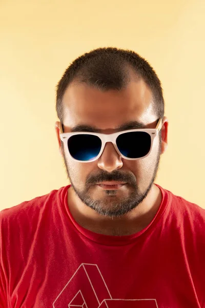 Man Red Shirt White Sunglasses Yellow Background — Stock Photo, Image