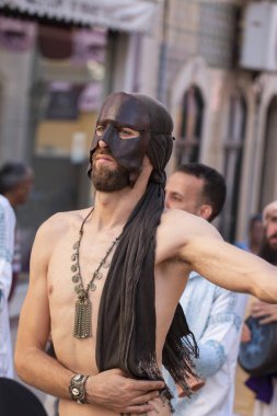 Silves, Portekiz - 11 Ağustos 2018: Ortaçağ kostüm karakterler Ortaçağ adil olay.