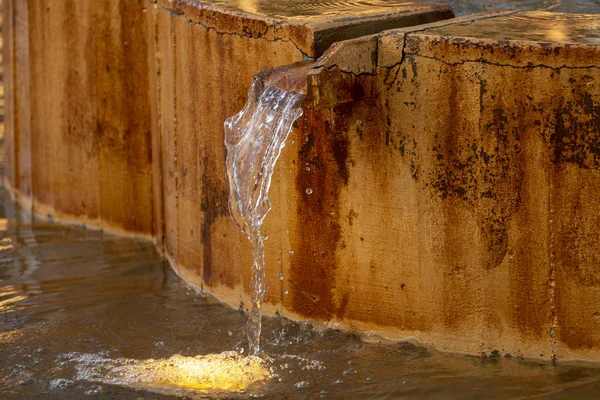 Piccola Fontana Acqua Parco Urbano — Foto Stock