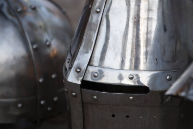 Ortaçağ savaş kask görünümünü kapat.