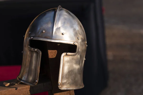 中世の戦いのヘルメットのクローズ アップ表示 — ストック写真
