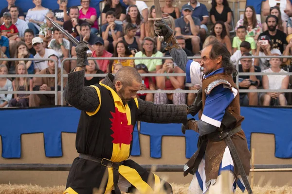 Silves Portugal Agosto 2018 Batalla Espada Personajes Disfraces Medievales Evento —  Fotos de Stock